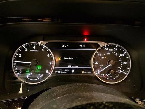 Used 2023 Nissan Pathfinder SL w/ Black Appearance Package AWD/4WD image 19