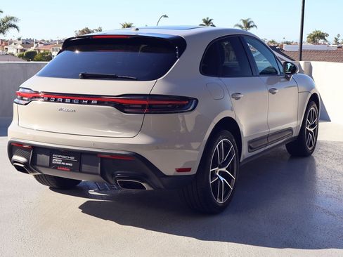 Certified 2024 Porsche Macan image 9