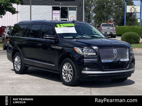 Used 2022 Lincoln Navigator L 4WD image 1