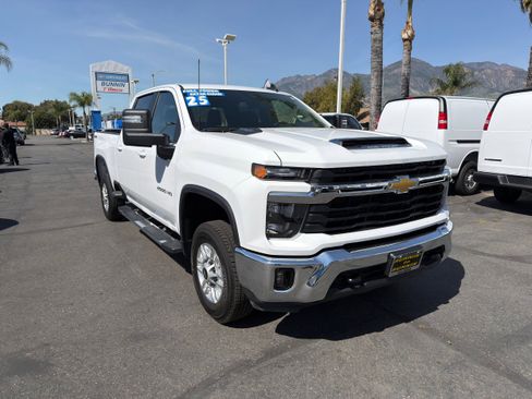 Used 2025 Chevrolet Silverado 2500 LT w/ Convenience Package image 2