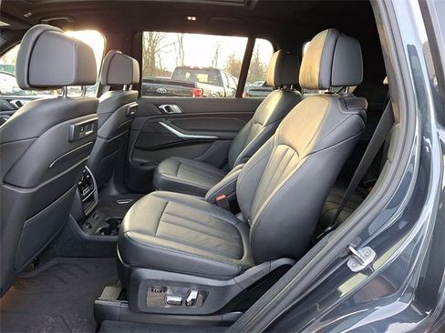 Used 2022 BMW X7 xDrive40i w/ M Sport Package image 10