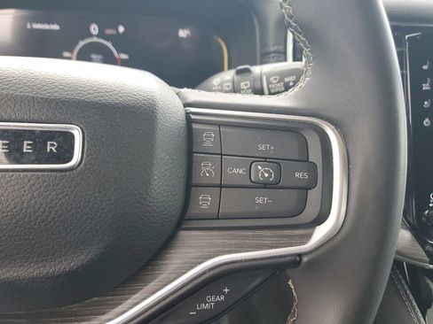 Used 2023 Jeep Wagoneer L Series II AWD/4WD image 27