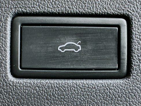 Used 2024 Volkswagen Tiguan Wolfsburg Edition image 29