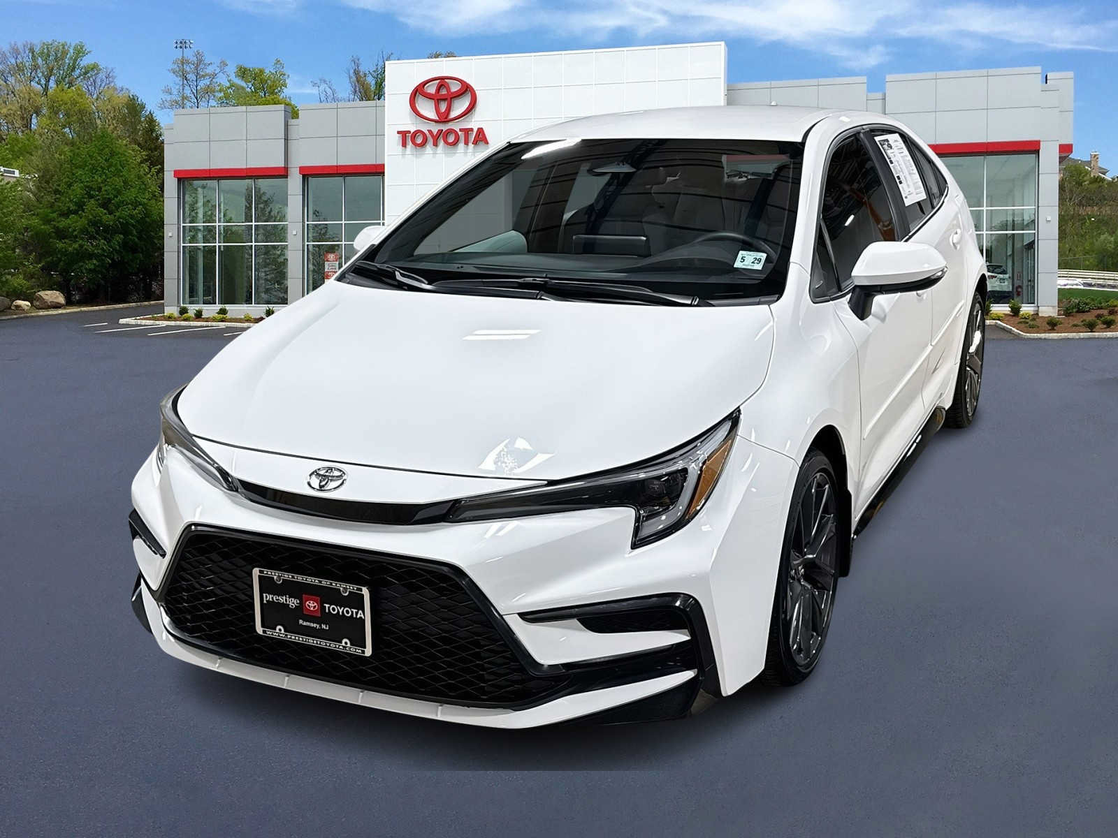Used 2024 Toyota Corolla SE FWD image 1