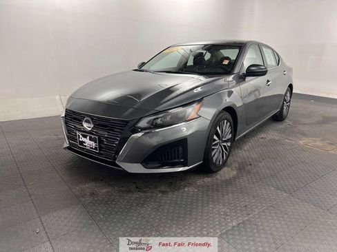 Used 2025 Nissan Altima 2.5 SV FWD image 1