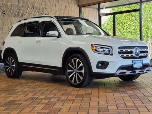Used 2020 Mercedes-Benz GLB 250 4MATIC w/ Premium Package image 9
