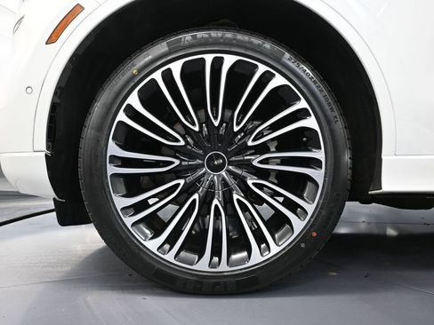 Used 2023 Lincoln Aviator Black Label w/ Dynamic Handling Package image 17