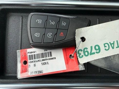 Used 2021 GMC Yukon XL Denali image 58