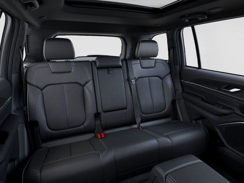 New 2025 Jeep Grand Cherokee Overland AWD/4WD image 15