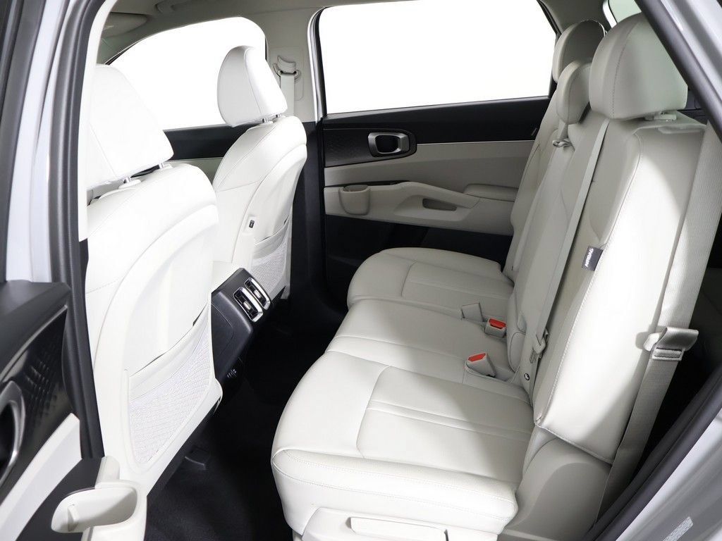 Certified 2026 Kia Sorento S FWD image 33