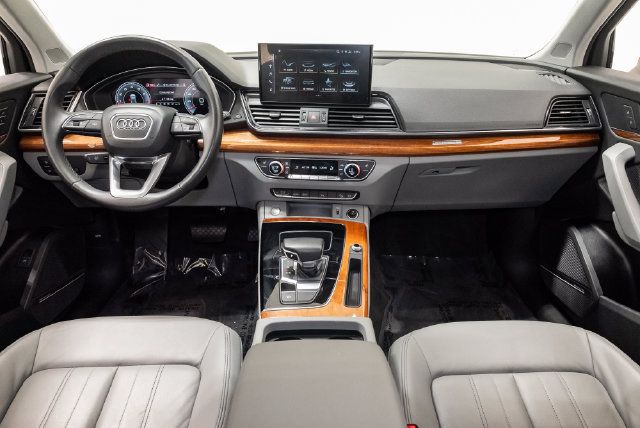 Used 2023 Audi Q5 2.0T Premium Plus w/ Premium Plus Package AWD/4WD image 32