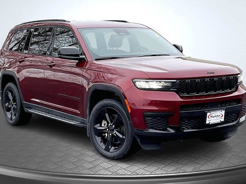 Used 2023 Jeep Grand Cherokee L Altitude image 13