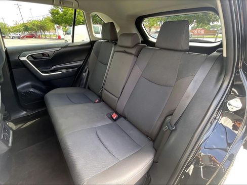 Used 2025 Toyota RAV4 LE AWD/4WD image 30