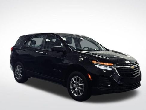 Used 2022 Chevrolet Equinox LS image 4