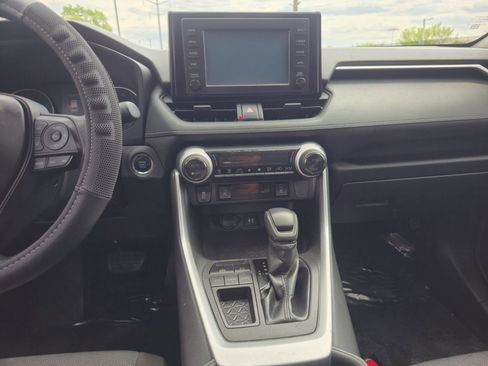 Used 2019 Toyota RAV4 XLE w/ Convenience Package FWD image 14