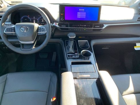 New 2026 Toyota Sienna XLE Woodland Edition AWD/4WD image 15