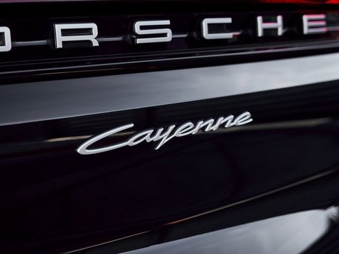 Used 2024 Porsche Cayenne Coupe image 9