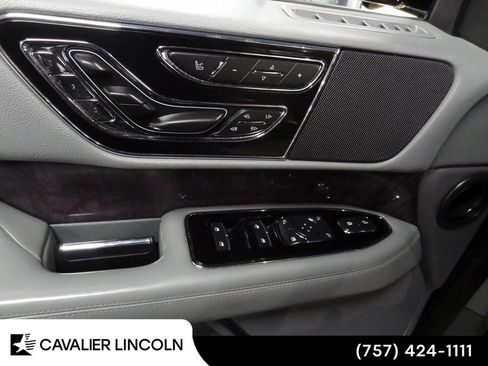 Used 2019 Lincoln Navigator L Reserve AWD/4WD image 12