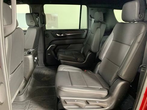 Used 2023 GMC Yukon XL Denali AWD/4WD image 6