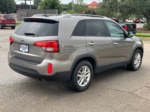 Used 2014 Kia Sorento LX w/ Premium Package FWD image 5