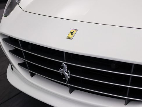 Used 2017 Ferrari California T RWD image 12