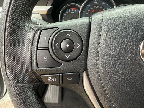 Used 2014 Toyota Corolla S Premium image 20