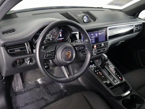 Used 2024 Porsche Macan AWD/4WD image 7