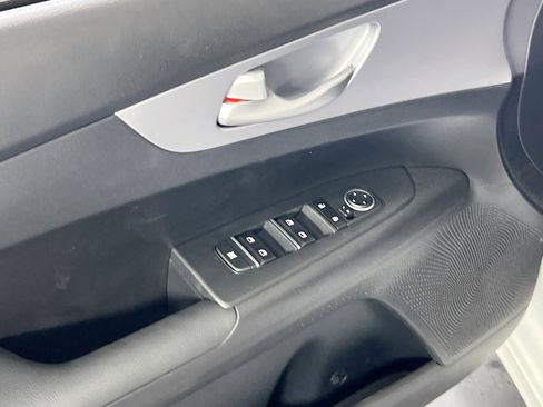 Used 2024 Kia Forte LXS w/ LXS Technology Package image 17