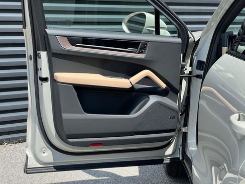 New 2025 Porsche Cayenne Coupe image 15