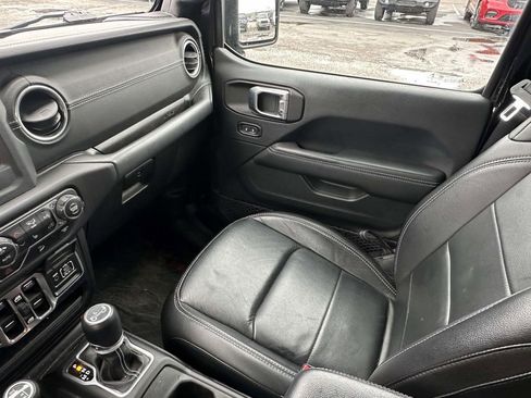 Used 2018 Jeep Wrangler Unlimited Sahara w/ Cold Weather Group image 33