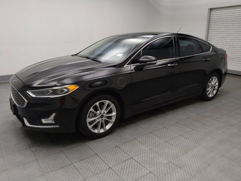 Used 2019 Ford Fusion Energi Titanium image 2