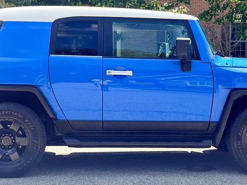 Used 2007 Toyota FJ Cruiser 2WD image 2