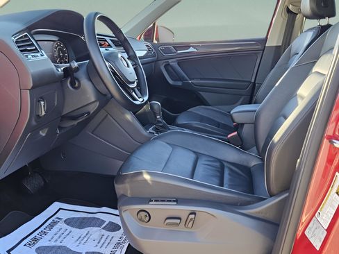 Used 2018 Volkswagen Tiguan SEL Premium image 16