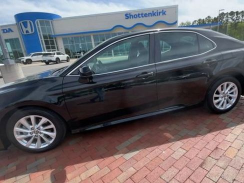 Used 2024 Toyota Camry LE FWD image 6