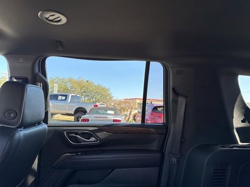 Used 2023 Chevrolet Suburban Premier image 21