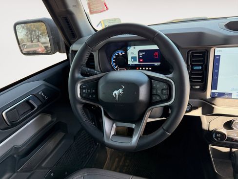 Used 2024 Ford Bronco Black Diamond image 12