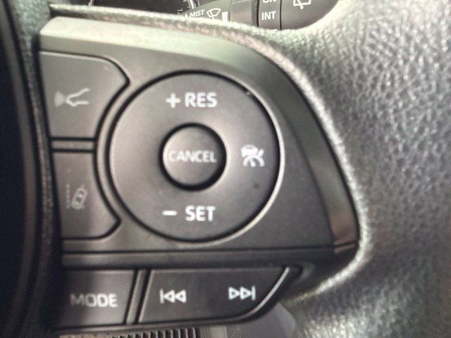 Used 2021 Toyota RAV4 XLE AWD/4WD image 19