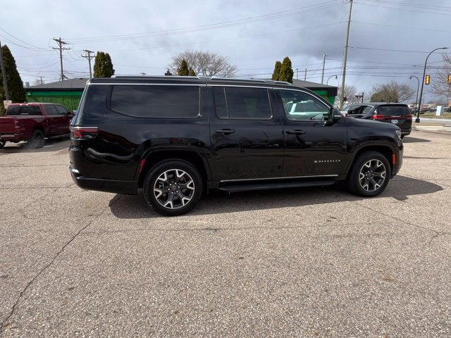 Used 2023 Jeep Wagoneer L Series III w/ Preferred Equipment Group AWD/4WD image 6