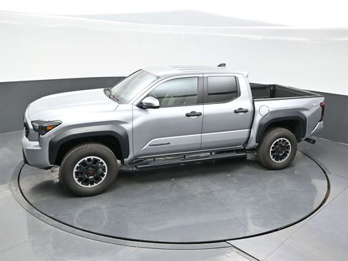 Used 2024 Toyota Tacoma TRD Off-Road image 34