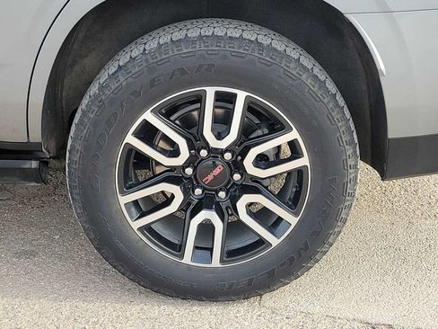 Used 2023 GMC Yukon AT4 w/ AT4 Premium Package AWD/4WD image 12