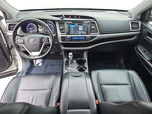 Used 2018 Toyota Highlander XLE image 9
