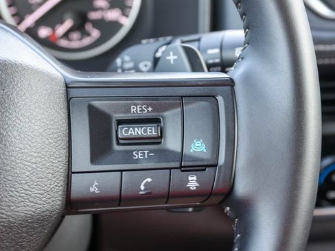 Used 2025 Nissan Rogue SV AWD/4WD image 22