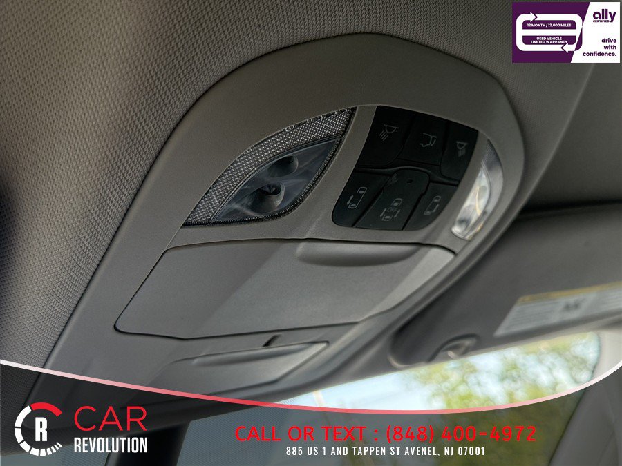 Used 2024 Chrysler Pacifica Limited FWD image 31