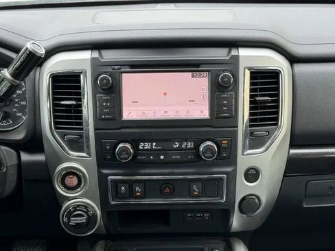 Used 2019 Nissan Titan SV AWD/4WD image 37