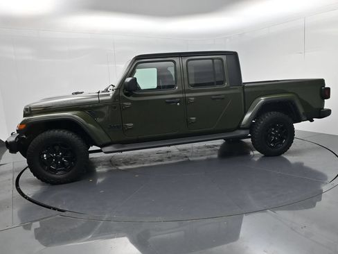 Used 2021 Jeep Gladiator Sport AWD/4WD image 4