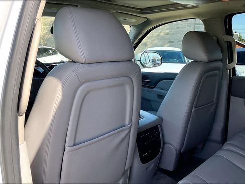 Used 2013 Chevrolet Suburban LT w/ Luxury Package image 12