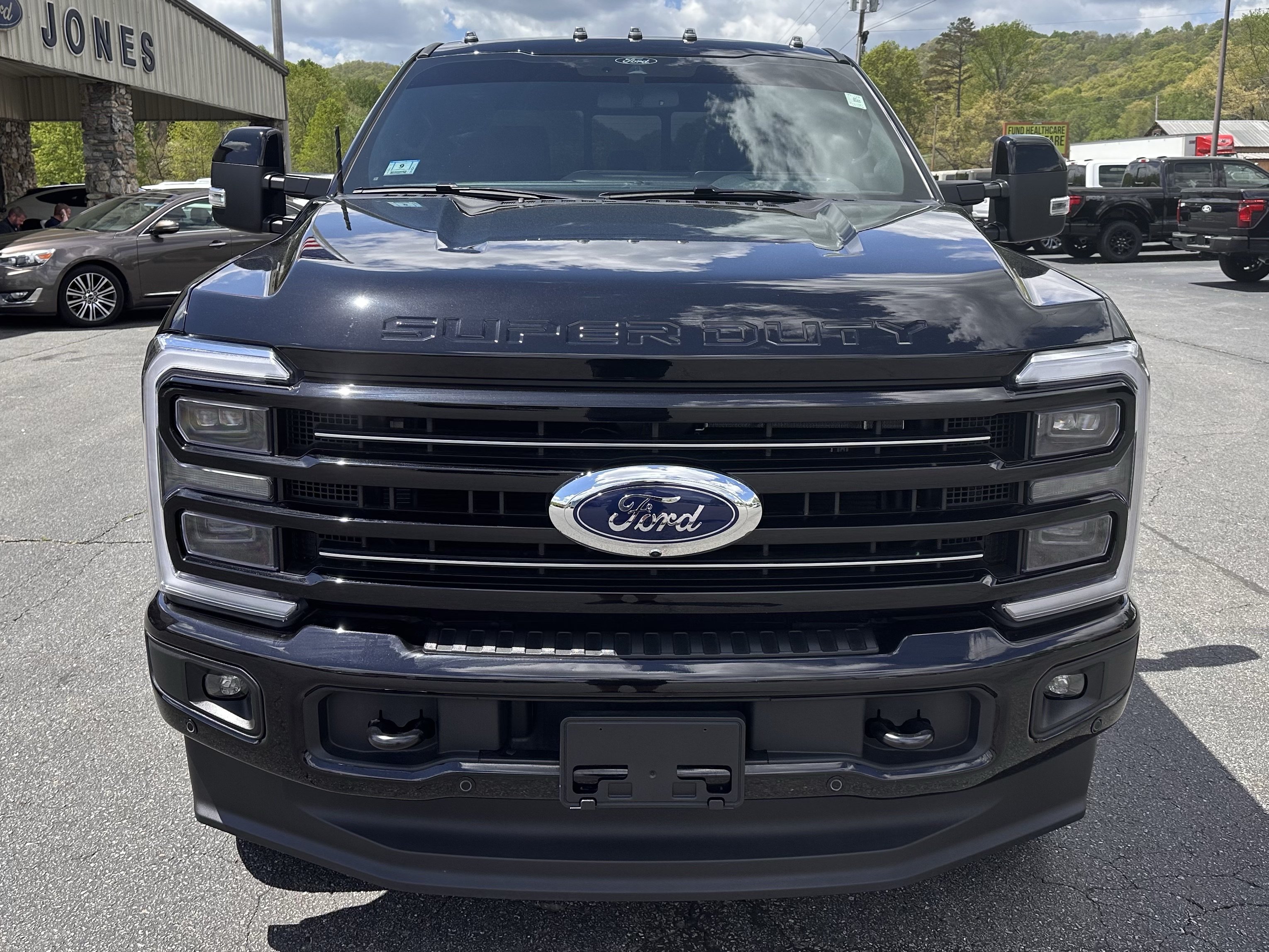 Used 2025 Ford F250 Platinum AWD/4WD image 2