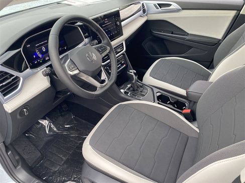 New 2026 Volkswagen Taos SE image 14