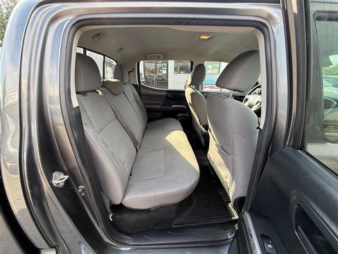 Used 2018 Toyota Tacoma SR5 AWD/4WD image 25