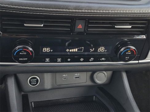 Certified 2023 Nissan Rogue SV image 34